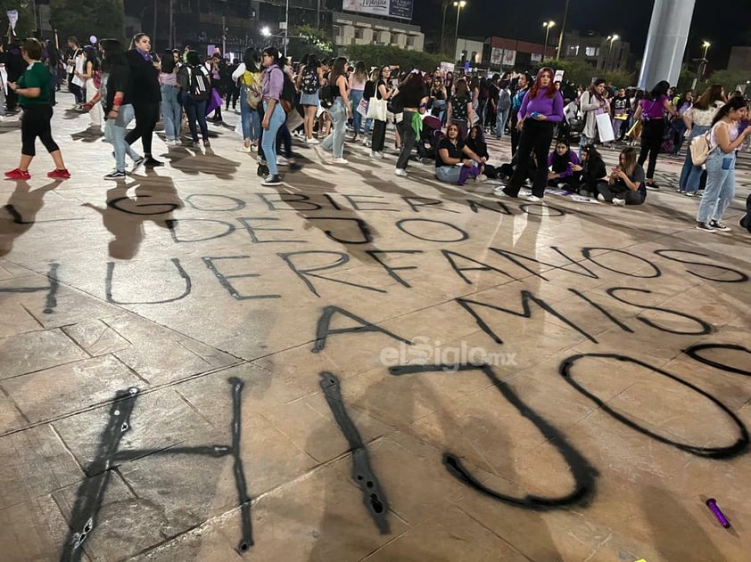 Cientos de mujeres se concentran en la Plaza Mayor de Torreón