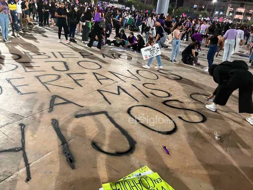 Cientos de mujeres se concentran en la Plaza Mayor de Torreón