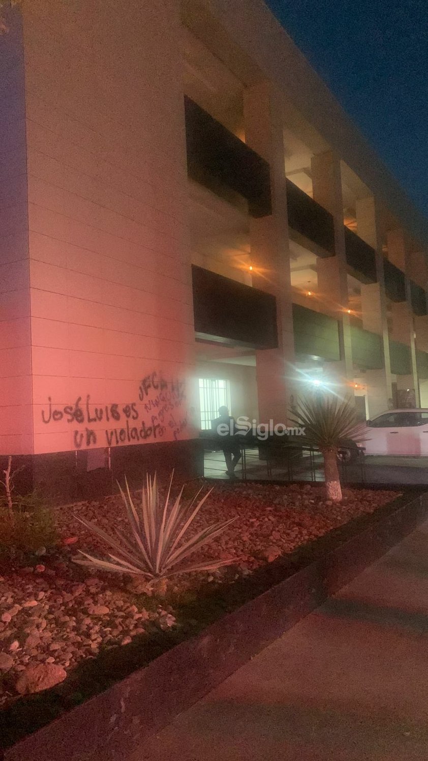 Cientos de mujeres se concentran en la Plaza Mayor de Torreón