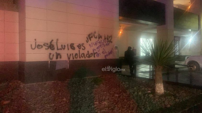 Cientos de mujeres se concentran en la Plaza Mayor de Torreón