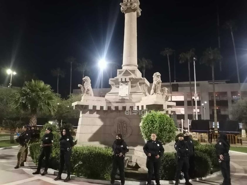 Cientos de mujeres se concentran en la Plaza Mayor de Torreón