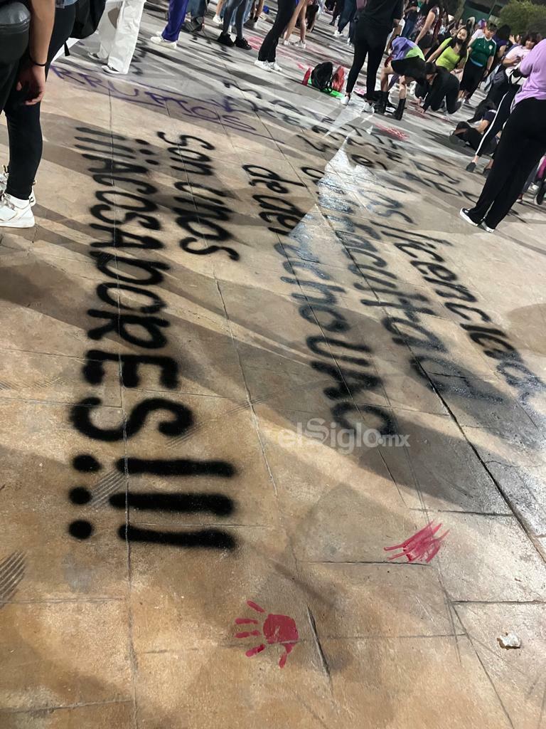 Cientos de mujeres se concentran en la Plaza Mayor de Torreón