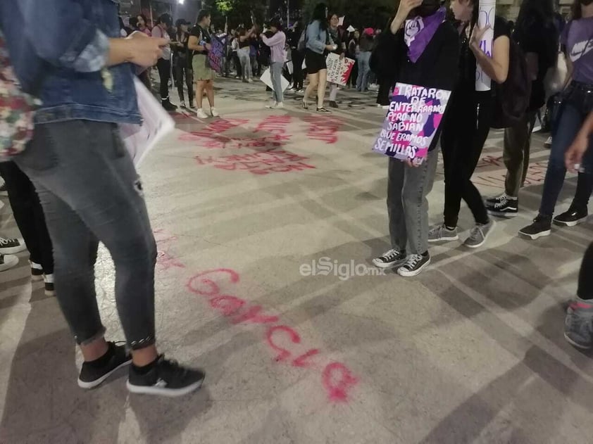 Cientos de mujeres se concentran en la Plaza Mayor de Torreón