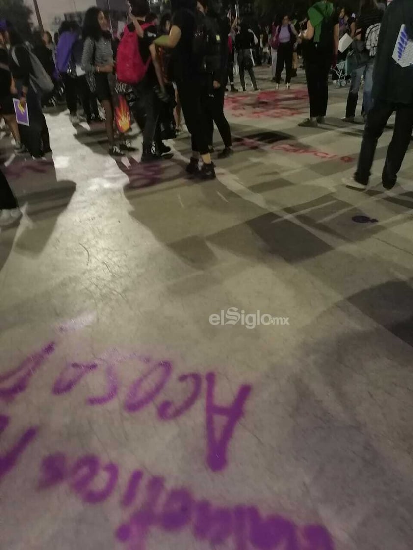 Cientos de mujeres se concentran en la Plaza Mayor de Torreón