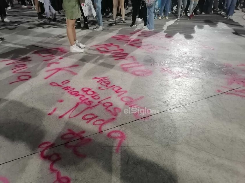 Cientos de mujeres se concentran en la Plaza Mayor de Torreón