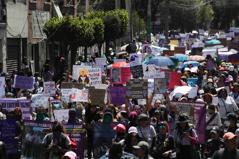 Miles marchan por Día Internacional de la Mujer en Ciudad de México