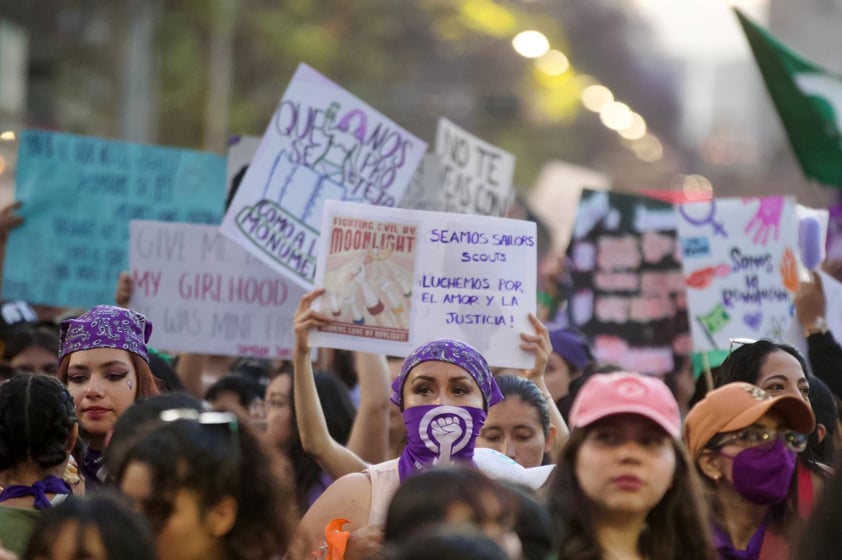 EUM20230308SOC81.JPG 
CIUDAD DE MÉXICO. Protest/Protesta-8M.- 8 de marzo de 2023. Aspectos de la marcha por el Día Internacional de la Mujer que avanzó sobre las avenidas Reforma y Juárez en la Ciudad de México. Foto: Agencia EL UNIVERSAL/Germán Espinosa/EELG