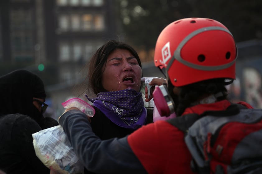 Miles marchan por Día Internacional de la Mujer en Ciudad de México