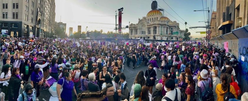 EUM20230308SOC77.JPG 
CIUDAD DE MÉXICO. Protest/Protesta-8M.- 8 de marzo de 2023. Aspectos de la marcha por el Día Internacional de la Mujer que avanzó sobre las avenidas Reforma y Juárez en la Ciudad de México. Foto: Agencia EL UNIVERSAL/Germán Espinosa/EELG