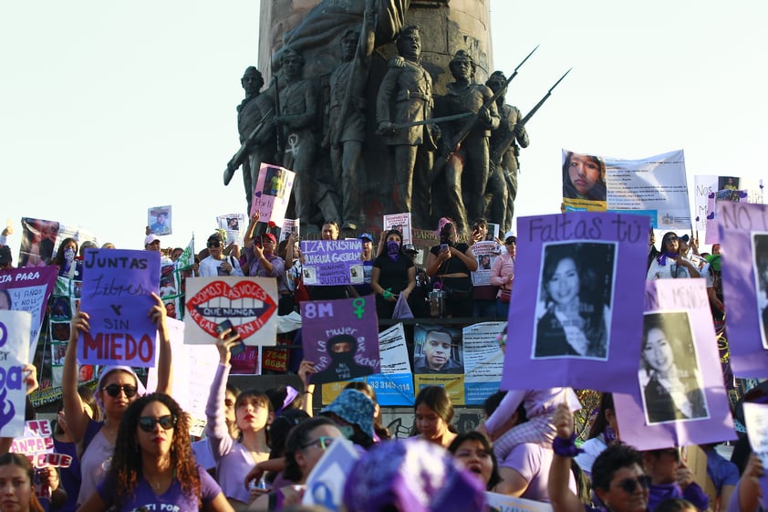 Miles de mujeres ocupan las calles en ciudades de México por el 8M