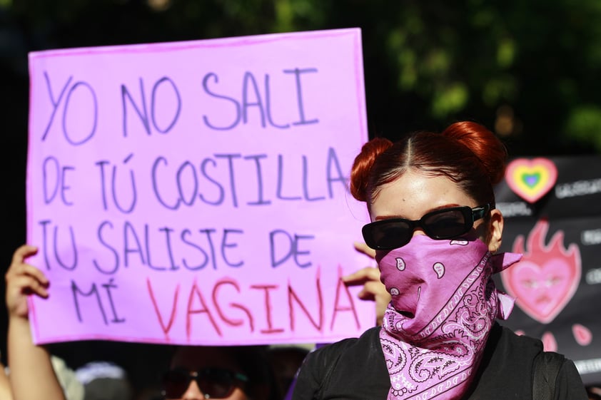 Miles de mujeres ocupan las calles en ciudades de México por el 8M