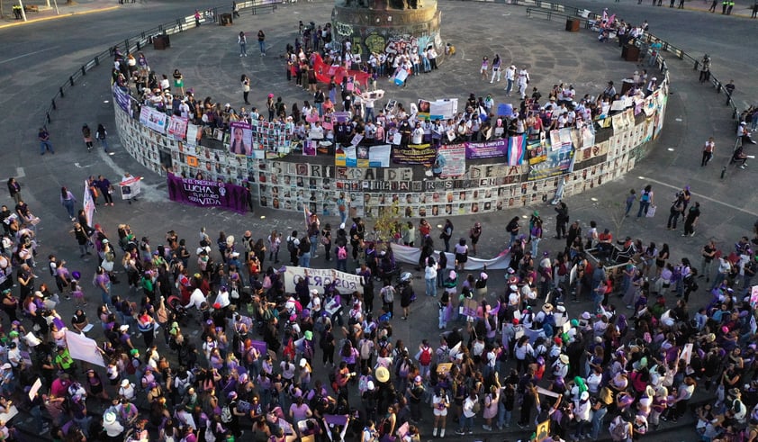 Miles de mujeres ocupan las calles en ciudades de México por el 8M