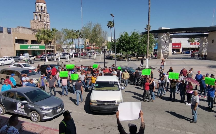 Protestan obreros de AHMSA