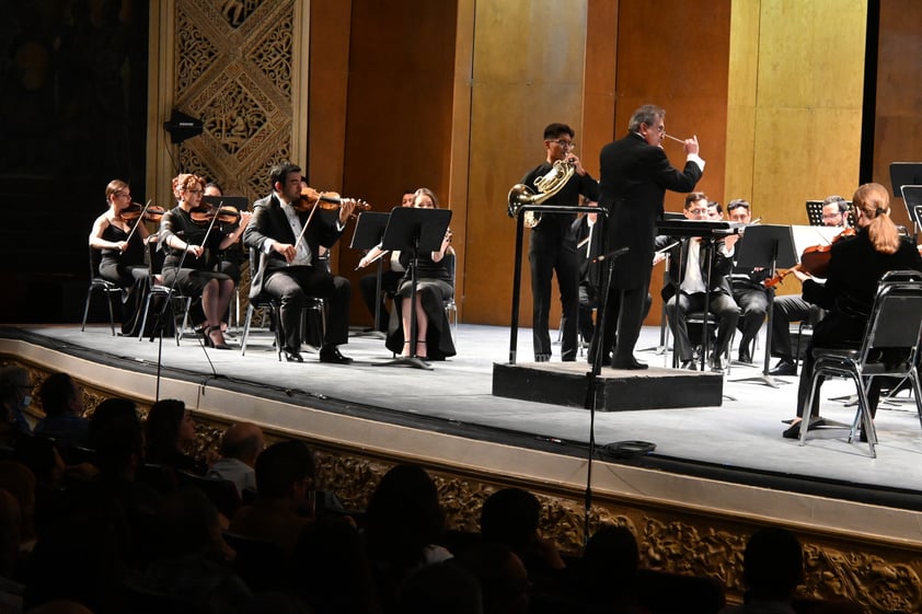 Cornista Uriel Ortiz interpreta a Weber con Camerata de Coahuila