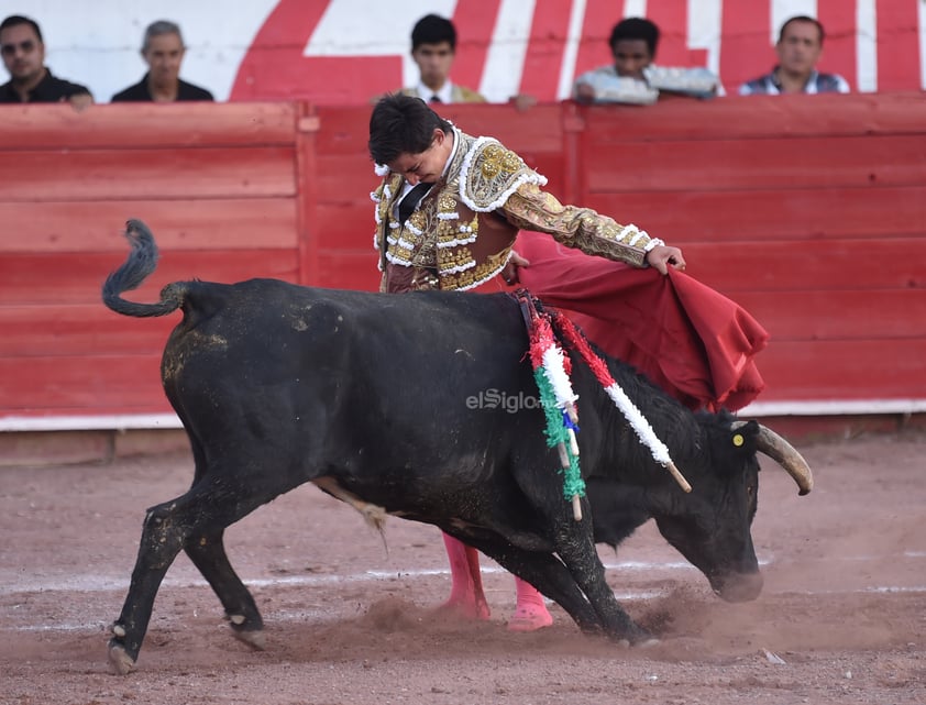 Lucen jóvenes espadas en la Plaza de Toros Alberto Balderas en Ciudad Lerdo