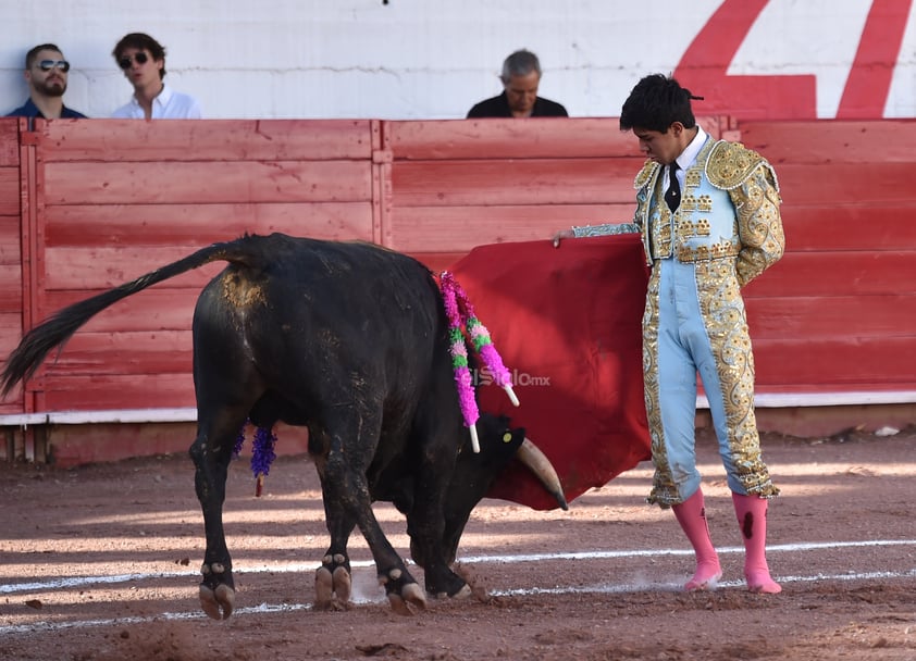 Lucen jóvenes espadas en la Plaza de Toros Alberto Balderas en Ciudad Lerdo