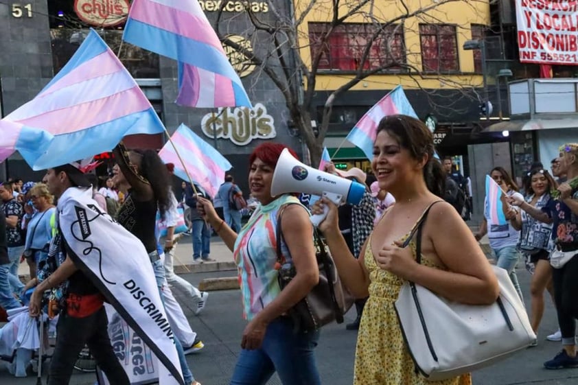 Cientos marchan en CDMX por Día Internacional de la Visibilidad Trans