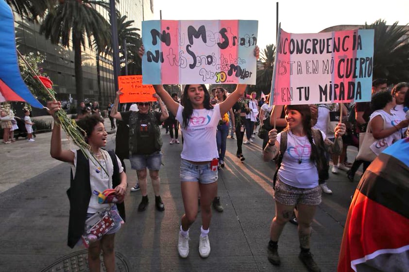 Cientos marchan en CDMX por Día Internacional de la Visibilidad Trans