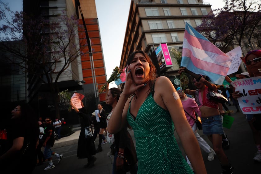 Cientos marchan en CDMX por Día Internacional de la Visibilidad Trans