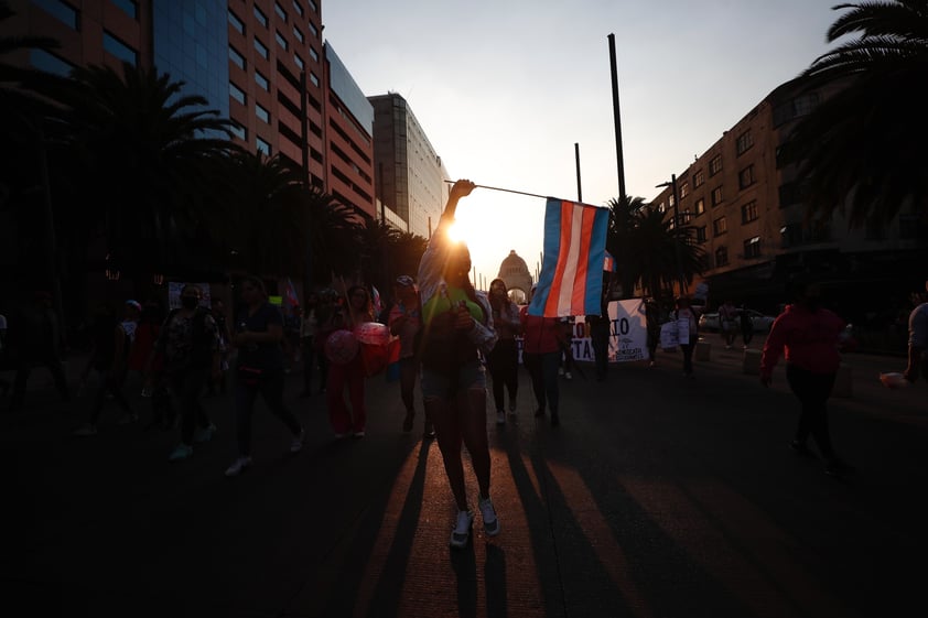 Cientos marchan en CDMX por Día Internacional de la Visibilidad Trans