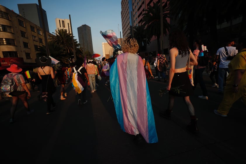 Cientos marchan en CDMX por Día Internacional de la Visibilidad Trans