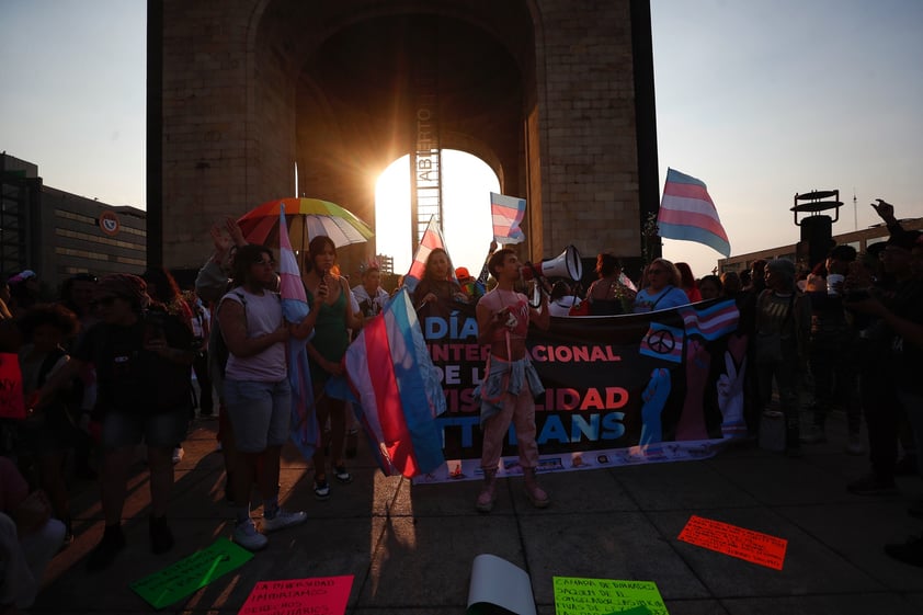 Cientos marchan en CDMX por Día Internacional de la Visibilidad Trans