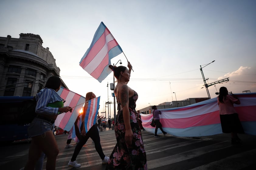 Cientos marchan en CDMX por Día Internacional de la Visibilidad Trans