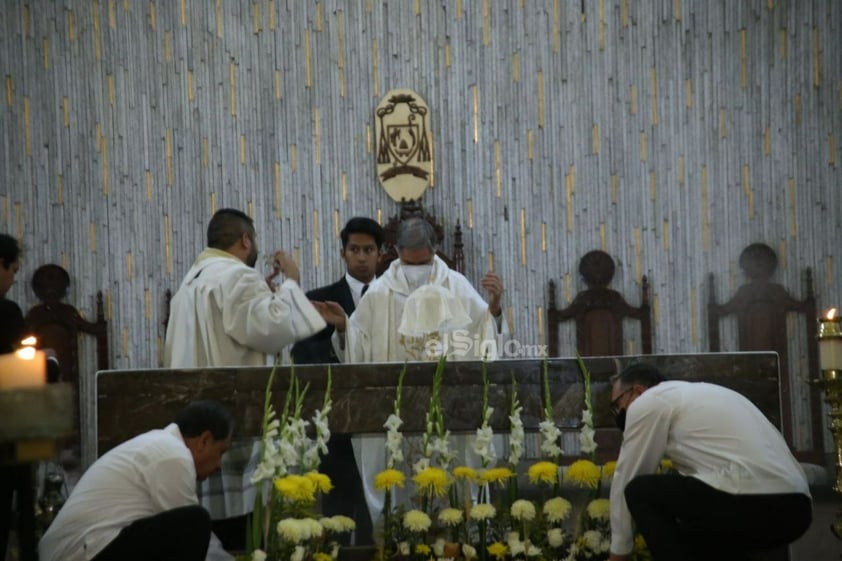 Encabeza obispo de Torreón ceremonia de Lavatorio de Pies