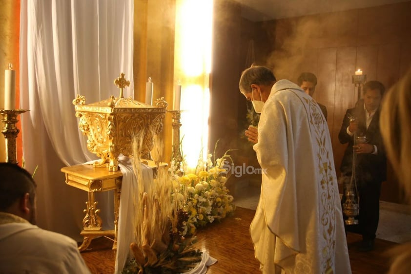 Encabeza obispo de Torreón ceremonia de Lavatorio de Pies