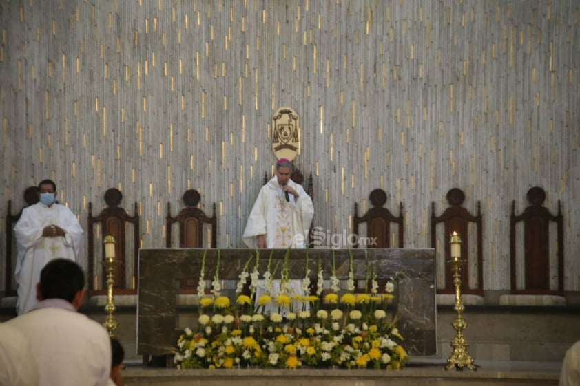 Encabeza obispo de Torreón ceremonia de Lavatorio de Pies