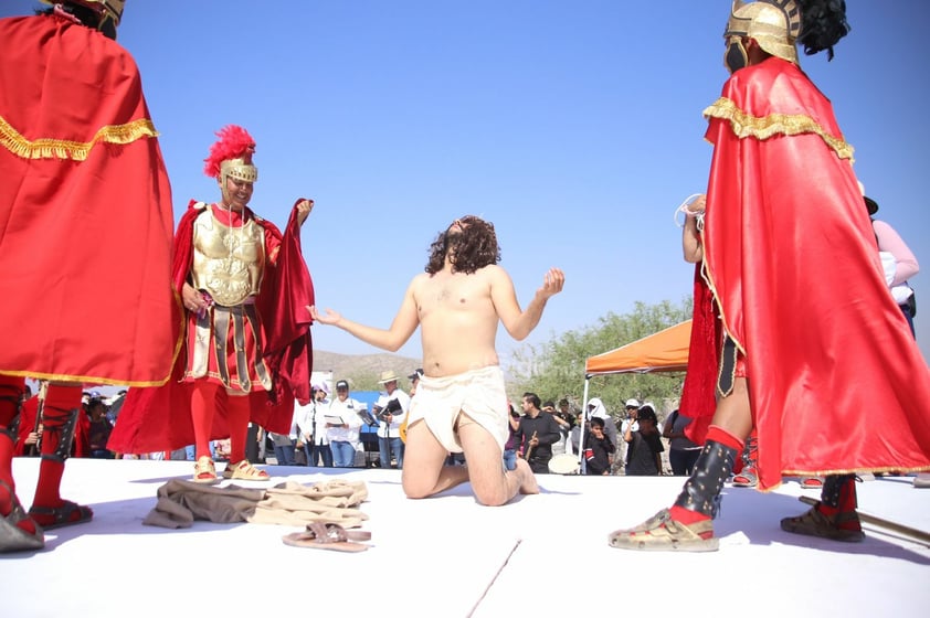 Arranca representación del Viacrucis en Torreón