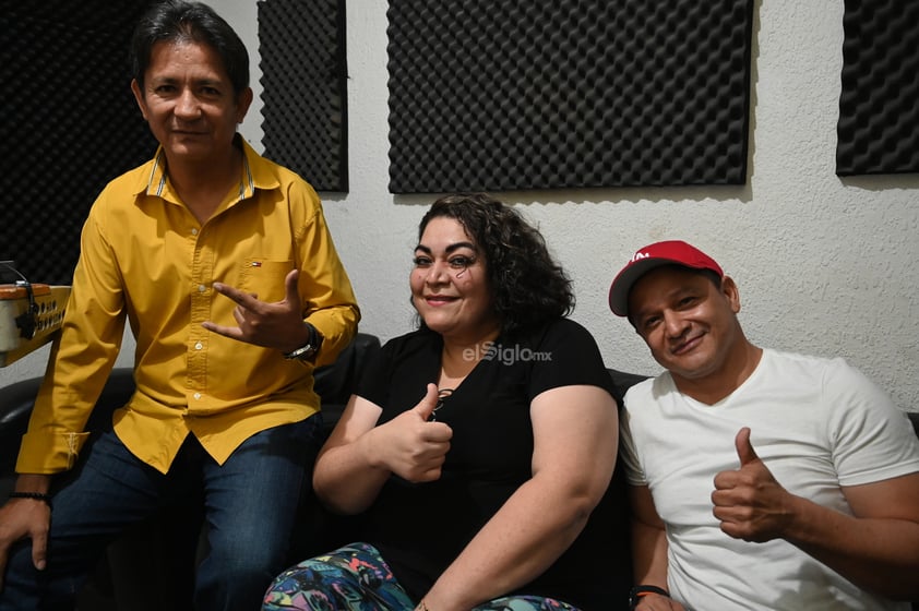 Desde el estudio de grabación con Susana Ortiz, Alfonso Muruaga y 'Yiyo' Nájera