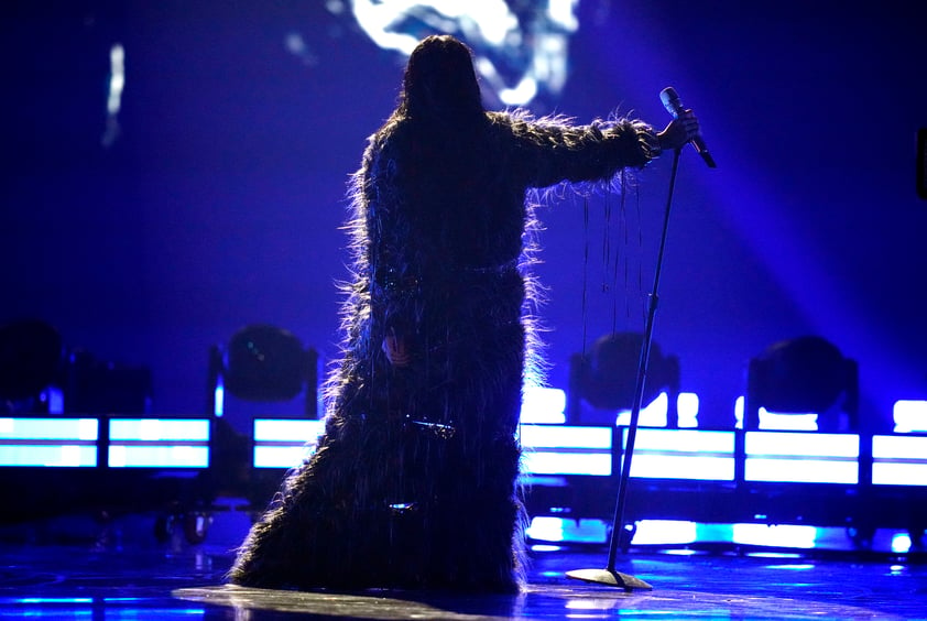 Poder femenino arrasa en las presentaciones en vivo de los Latin AMAs 2023