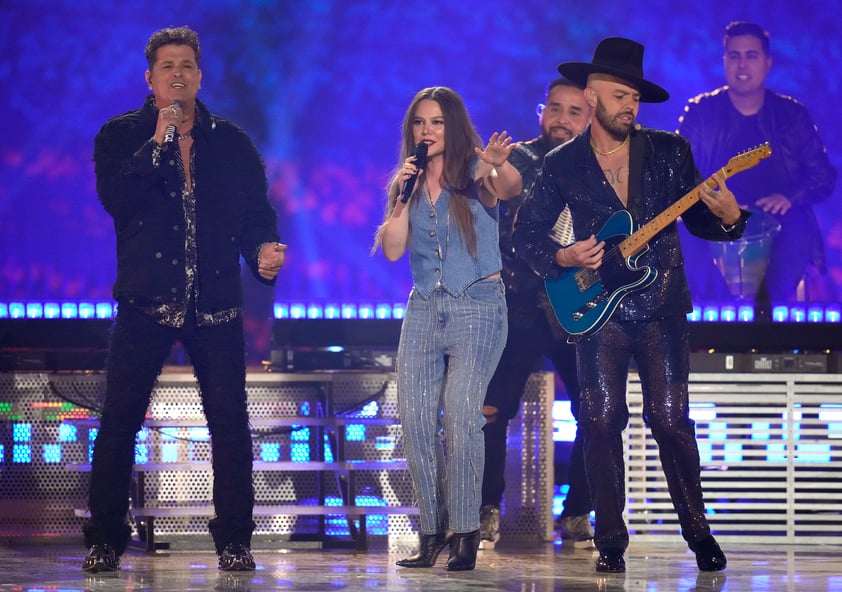 Poder femenino arrasa en las presentaciones en vivo de los Latin AMAs 2023