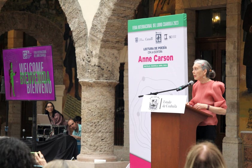 Coahuila recibe a la poeta canadiense Anne Carson