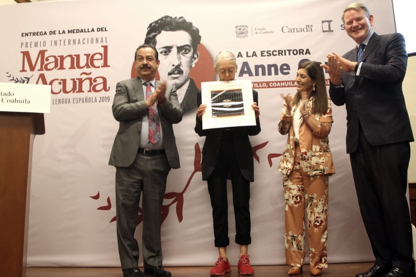 Coahuila recibe a la poeta canadiense Anne Carson