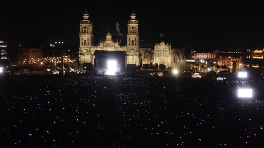 EUM20230428ESP20.JPG
CIUDAD DE MÉXICO. Conciert/Concierto-Rosalía.- 28 de abril de 2023. Aspectos del concierto que ofrece la cantante española Rosalía en el Zócalo capitalino. Foto: Agencia EL UNIVERSAL/Gabriel Pano/EELG