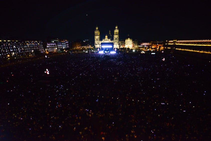 Rosalía canta ante un Zócalo lleno