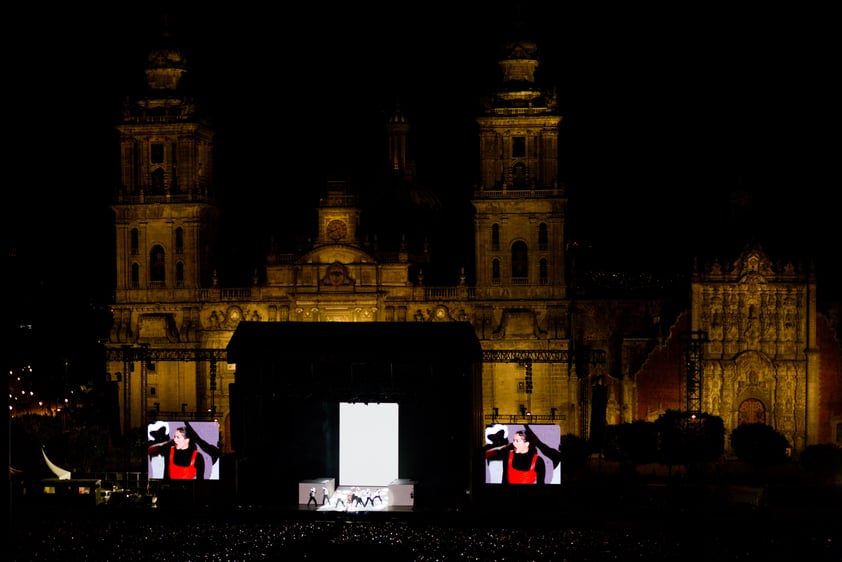 Rosalía canta ante un Zócalo lleno