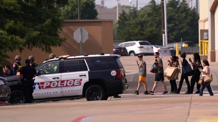 Tiroteo en centro comercial deja al menos 4 muertos en Allen, Texas