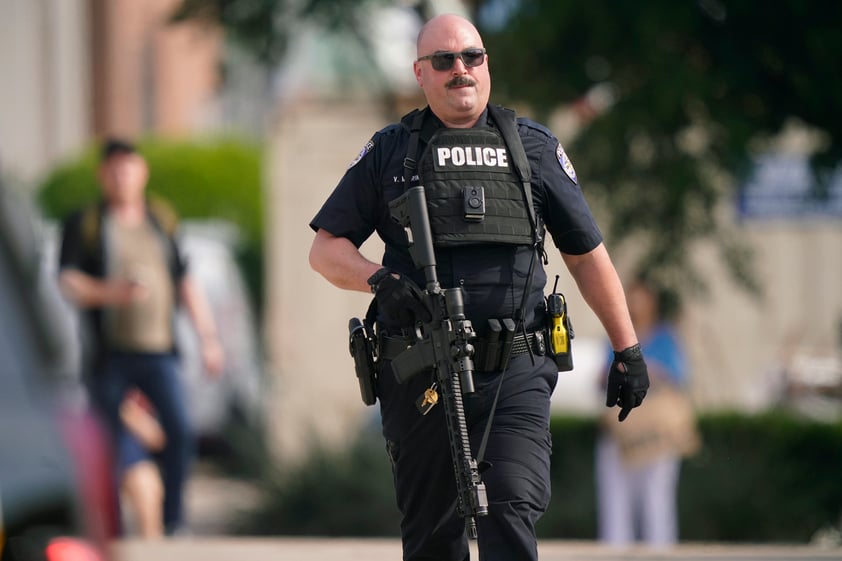 Tiroteo en centro comercial deja al menos 4 muertos en Allen, Texas