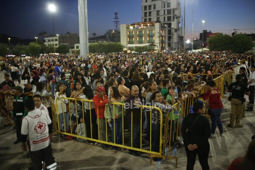 La noche de este miércoles, cientos de madres laguneras y sus familias disfrutarán del concierto de Pesado y Tropicalísimo Apache en la Plaza Mayor.