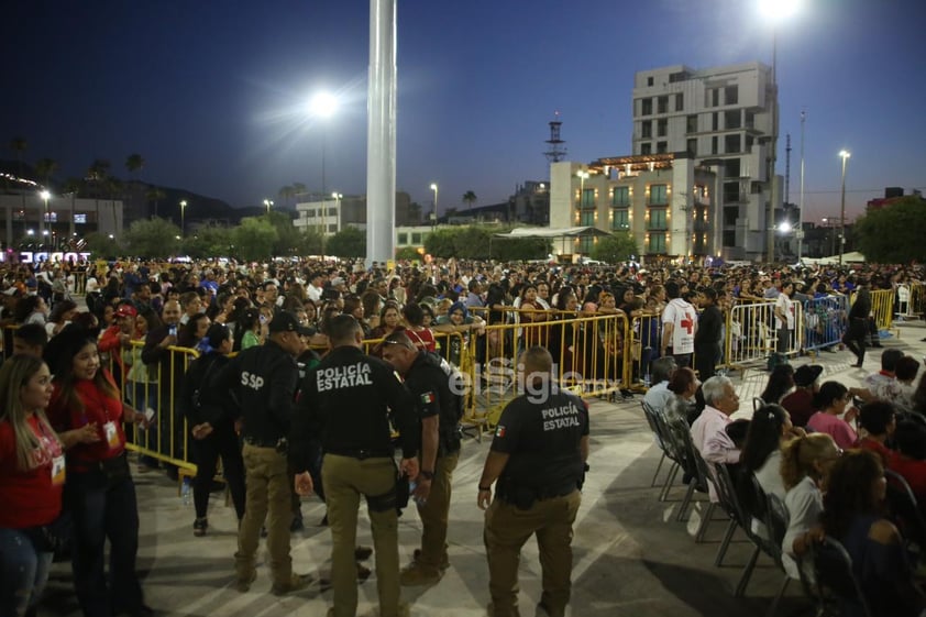 La noche de este miércoles, cientos de madres laguneras y sus familias disfrutarán del concierto de Pesado y Tropicalísimo Apache en la Plaza Mayor.