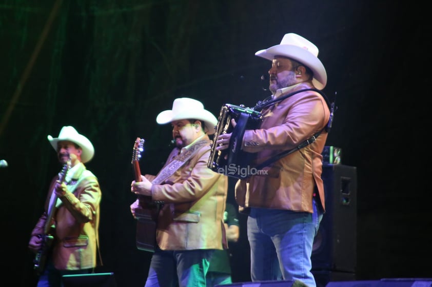 Concierto de Pesado y Tropicalísimo Apache por Día de las Madres