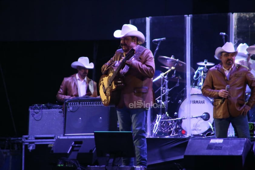 Concierto de Pesado y Tropicalísimo Apache por Día de las Madres