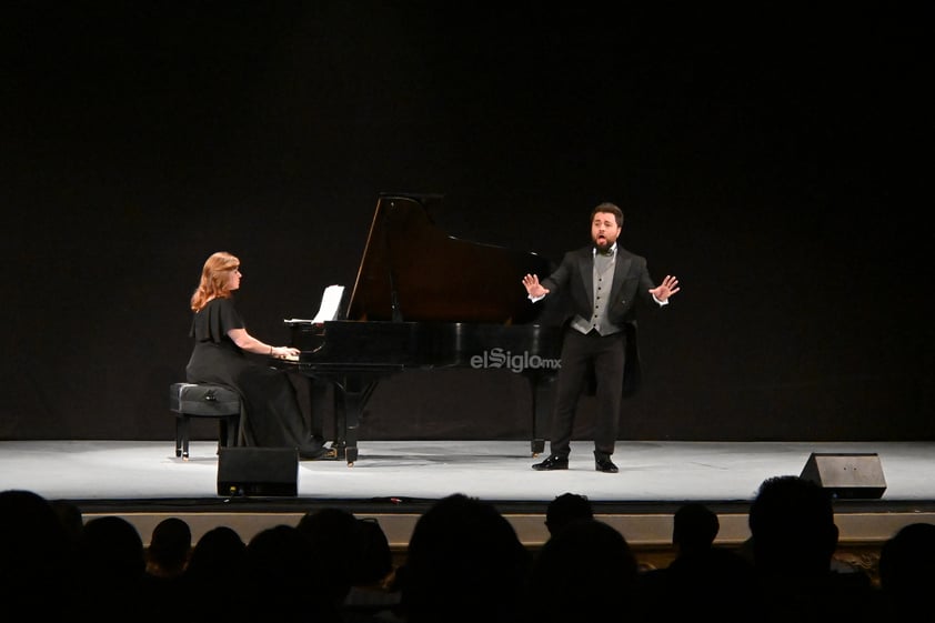 Tenor Bernardo Fierros presta su voz a la canción mexicana en el TIM