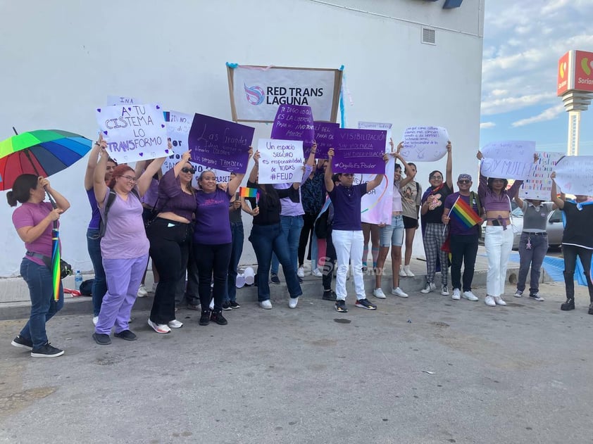 Por primera vez, marchan en silencio contra homofobia en Laguna de Durango