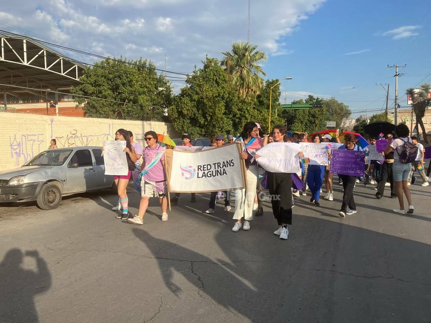 Por primera vez, marchan en silencio contra homofobia en Laguna de Durango