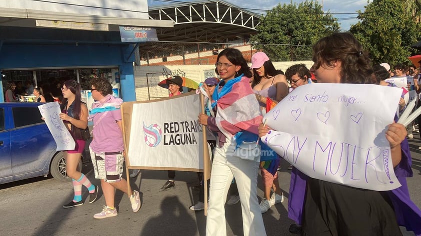 Por primera vez, marchan en silencio contra homofobia en Laguna de Durango