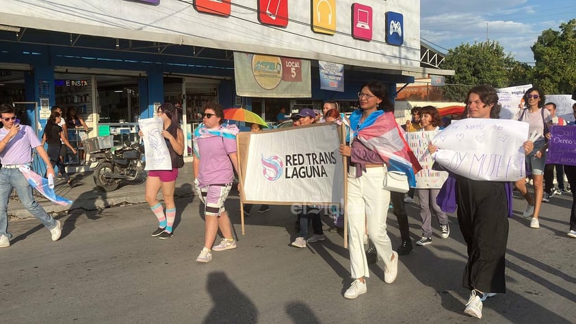 Por primera vez, marchan en silencio contra homofobia en Laguna de Durango